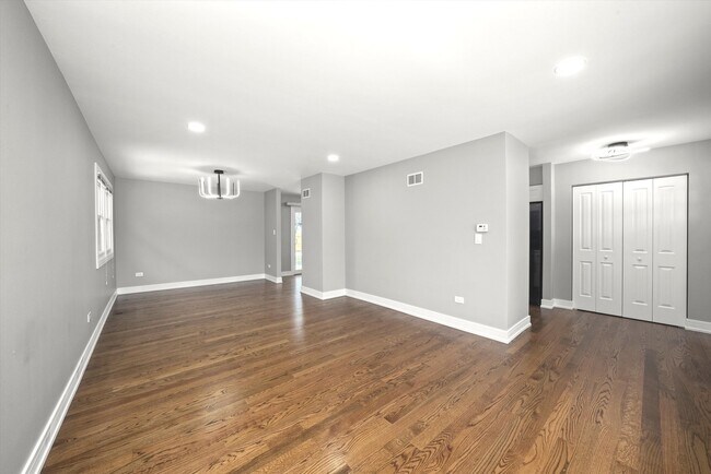 Building Photo - 11201 Deerpath Ln