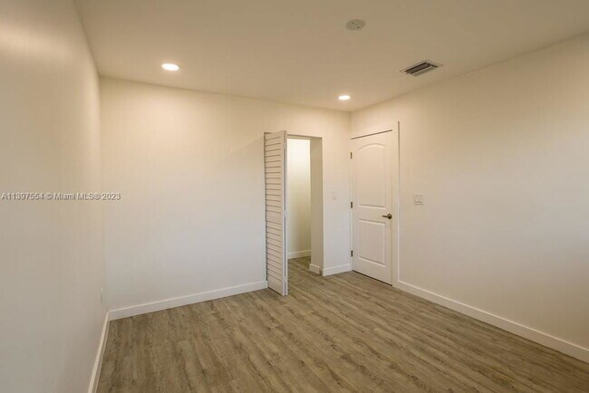 Building Photo - Hope Street, Hollywood, FL 33024 - 4 BR 2 ...