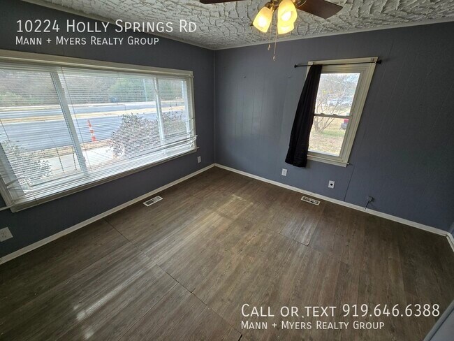 Building Photo - 10224 Holly Springs Rd