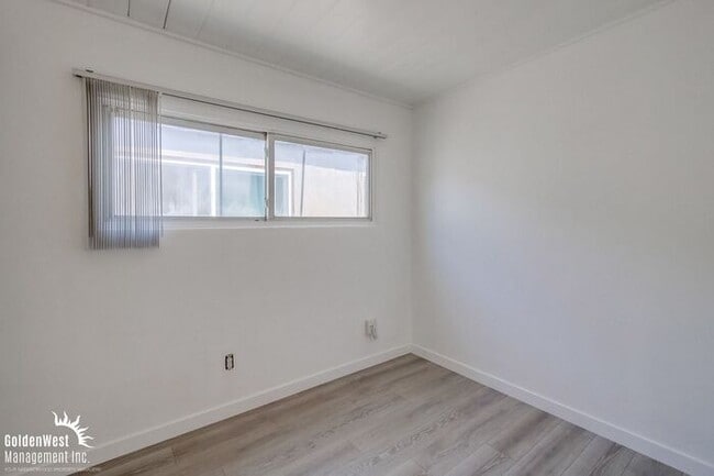 Building Photo - Modern 3Bdm 1Ba Duplex Home in Desirable Point Loma Heights Neighborhood!