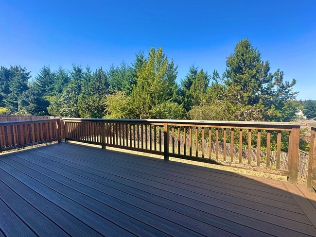 Building Photo - Three Bedroom Home in South Salem with a View