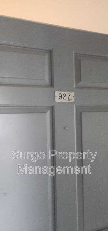 Building Photo - 18333 Roehampton Dr