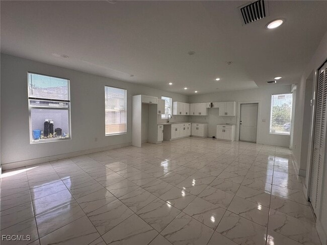 Building Photo - 167 Pennfield St