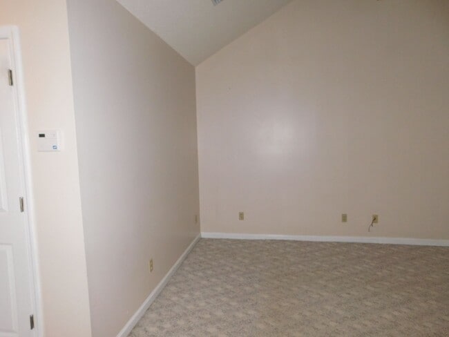 Building Photo - 3 Bedroom Home in Pebble Creek Subdivision