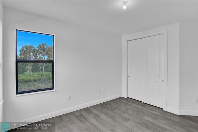 Building Photo - 11890 S Baypoint Cir