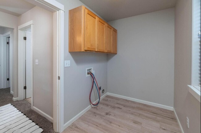 Building Photo - 21328 Oakview Dr