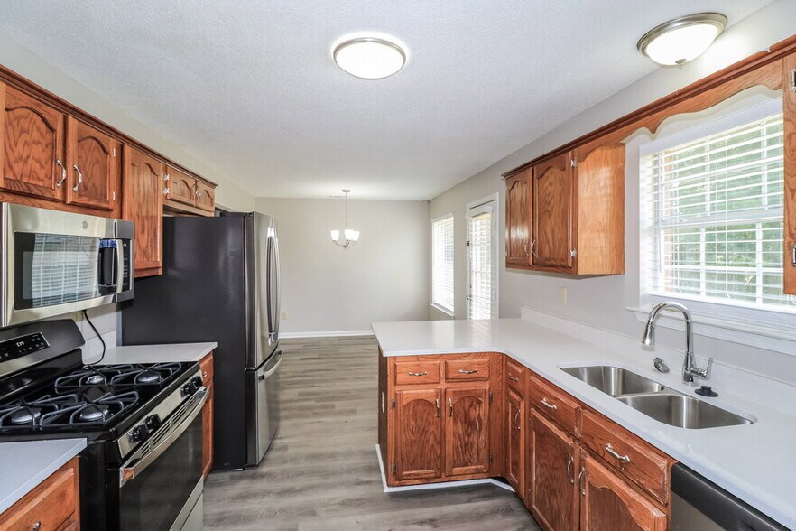 Building Photo - 3481 Earlynn Dr