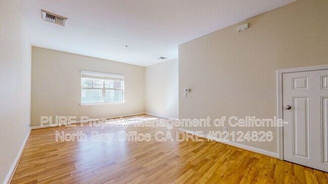 Building Photo - 110 5th St