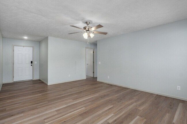 Building Photo - Charming 3 Bedroom, 2 Bathroom house in Ni...