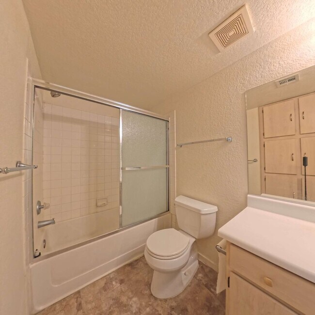 Building Photo - 2nd Level Specious One Bedroom Condo at Copper Sands!