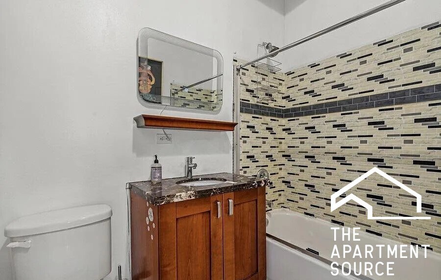 Building Photo - 2416 W North Ave