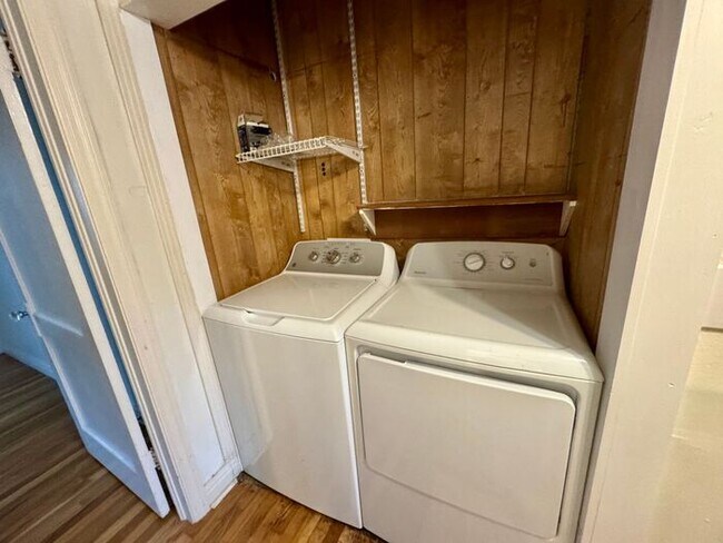 Building Photo - Just in time for the Holidays-Medical District Location, Character Galore