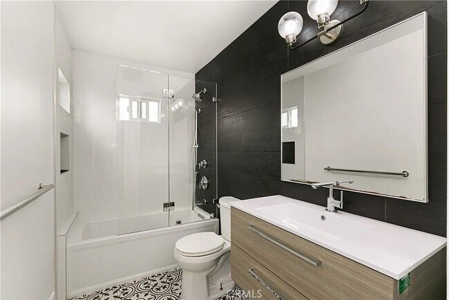 Building Photo - 335 Santa Ana Ave