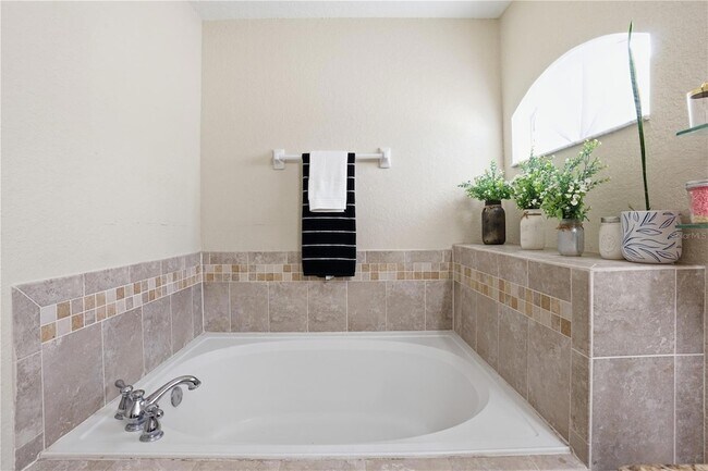 Building Photo - 4937 SW 98th Pl