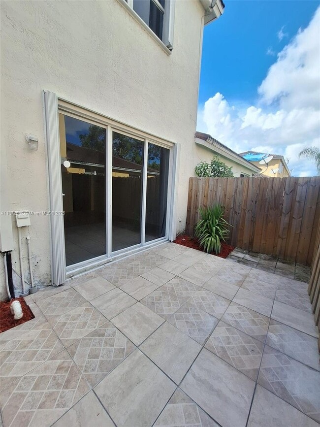 Building Photo - 955 NE 42nd Terrace