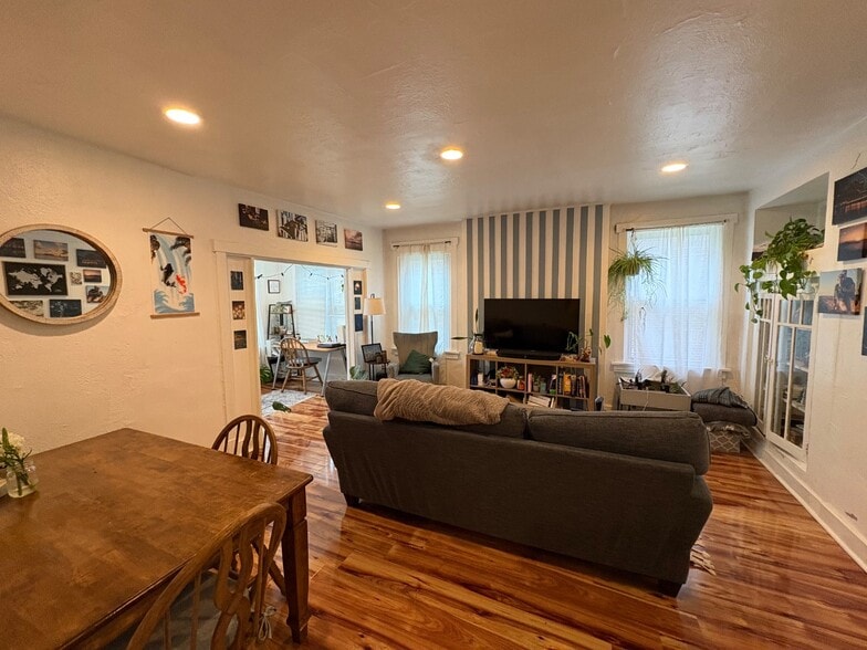 Building Photo - 5850 Alderson St