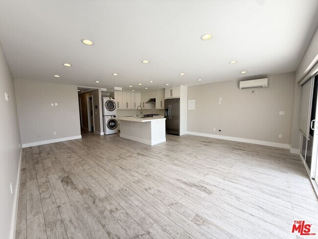Building Photo - 6955 Trolleyway S