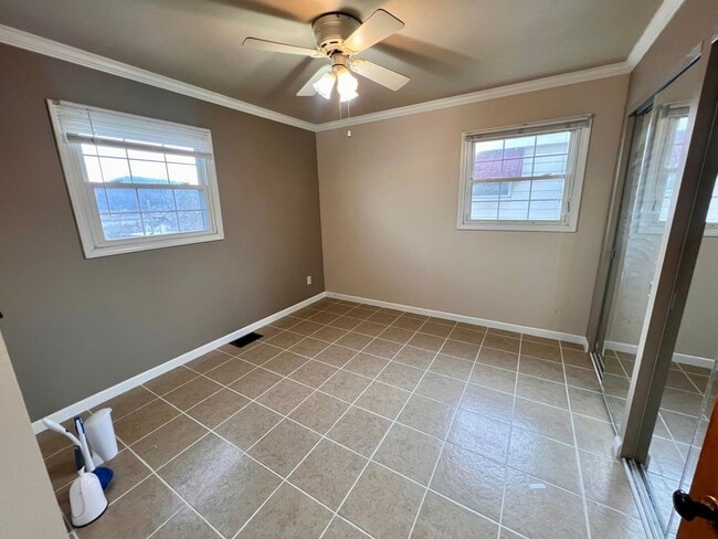 Building Photo - Coraopolis - 2 Bed 2 Bath - Home for Rent!