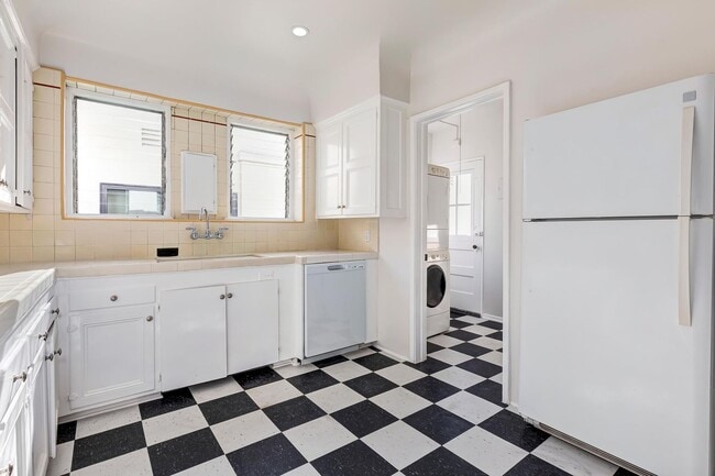 Building Photo - Clarkhill Residences LLC - 145