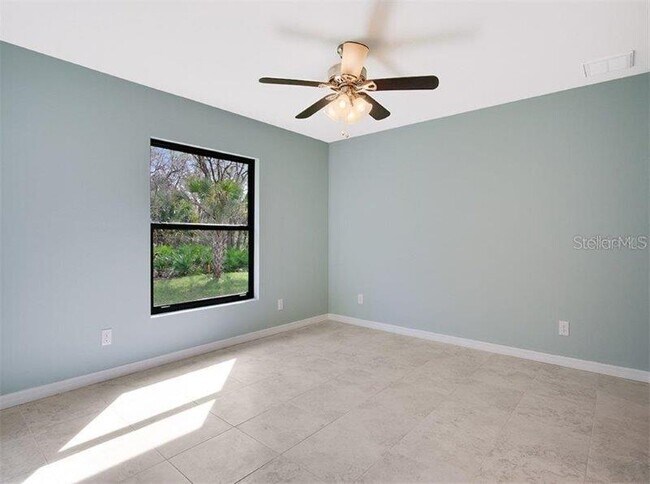 Building Photo - 17113 Thompson Ave