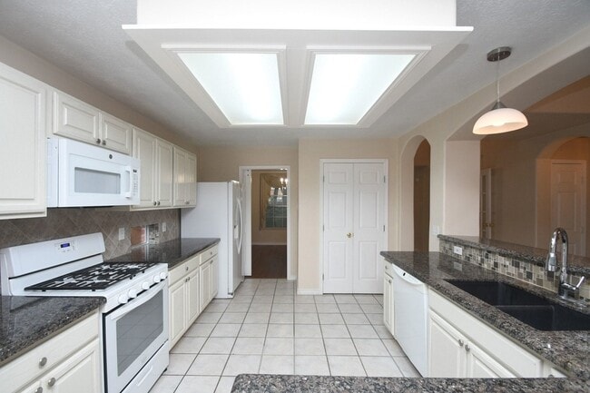 Building Photo - 10430 Sanibel Falls Ct