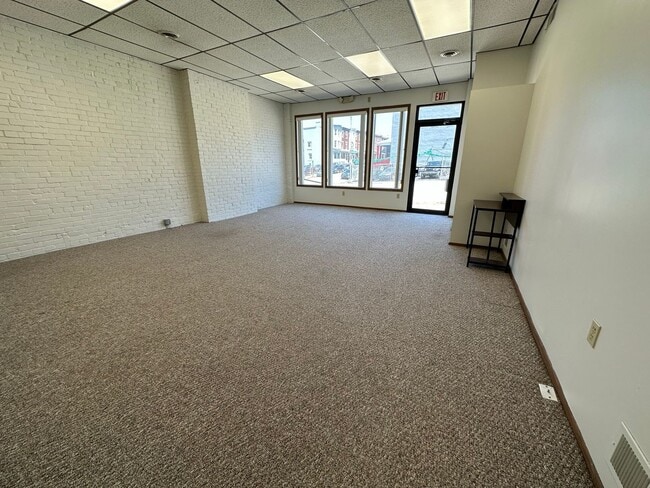Building Photo - First Floor Commercial Space in Perfect Oakland Location Right on Boulevard of the Allies! CALL T...
