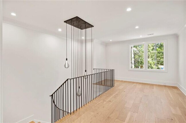 Building Photo - 1074 Moores Mill Rd NW