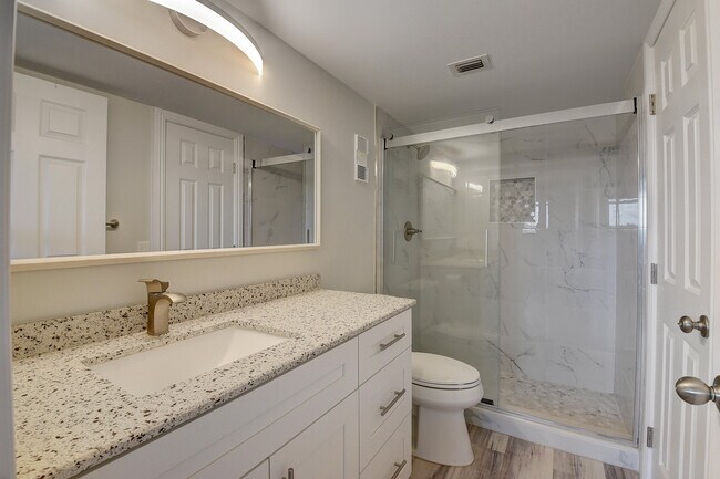 Building Photo - 7076 Huntington Ln