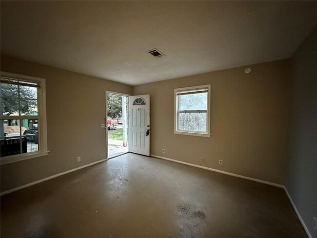 Building Photo - 2212 Lanier Dr