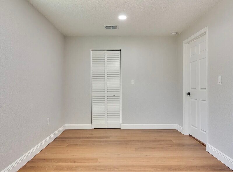 Building Photo - 4335 10th Ave S