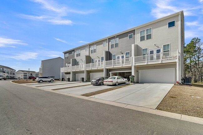 Building Photo - Modern Townhome in Prime Moncks Corner Loc...