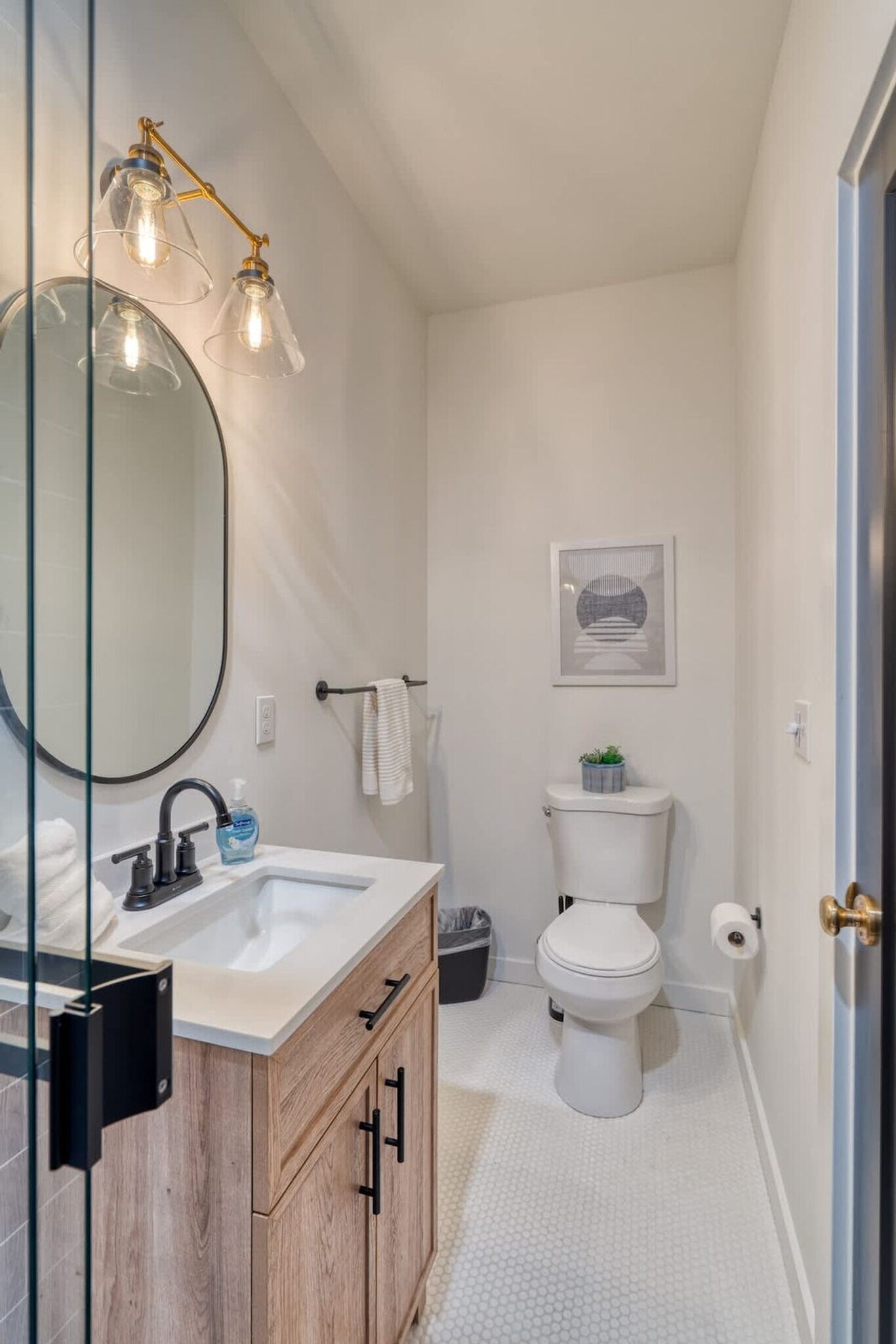 Building Photo - 508 NE 56th Ave