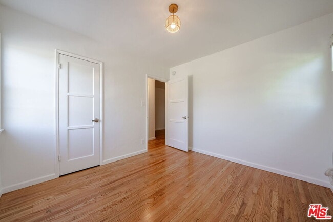 Building Photo - 823 Highland Ave