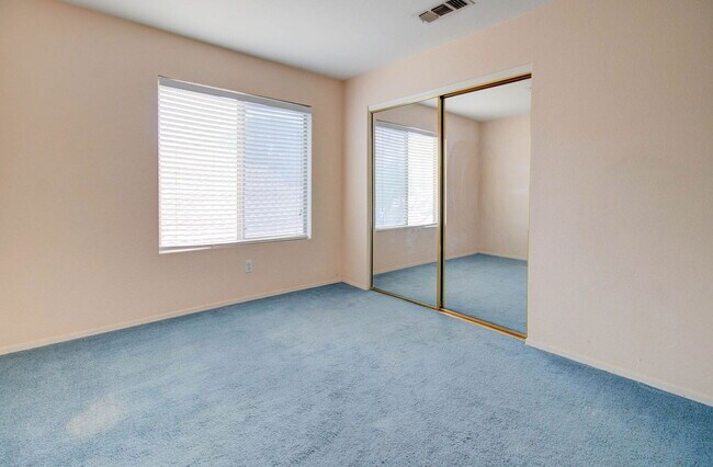 Building Photo - 1350 W Pelican Ct