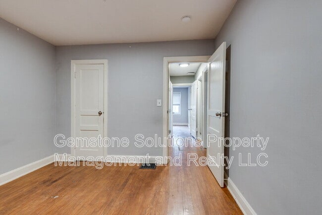 Building Photo - 2930 Primrose Cir