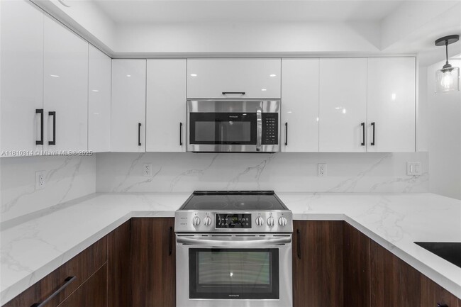 Building Photo - 5701 Collins Ave