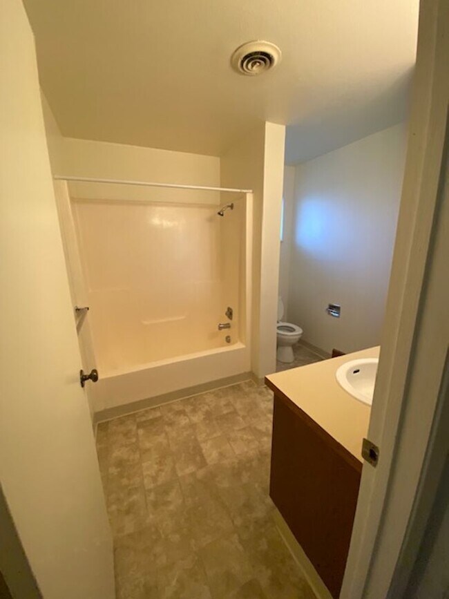 Building Photo - 178 W Colby Ln