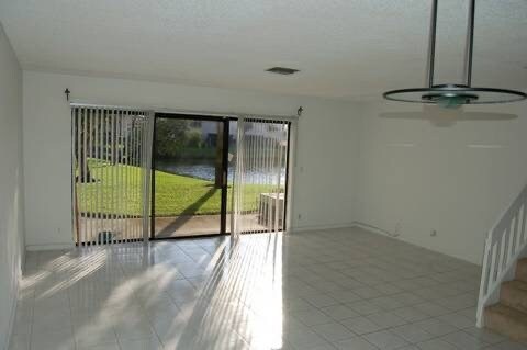 Building Photo - 3733 Carambola Cir N