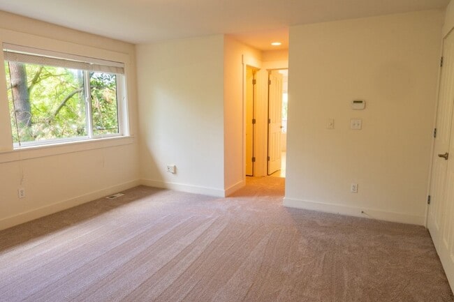 Building Photo - 4bd/2.5ba Seattle Home