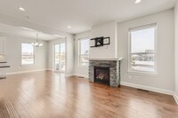 Building Photo - Spacious 4 Bedroom 4 Bath Townhome
