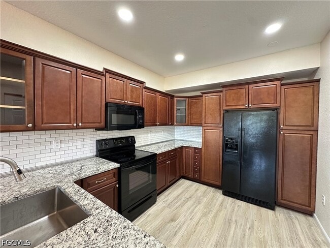 Building Photo - 6361 Aragon Way