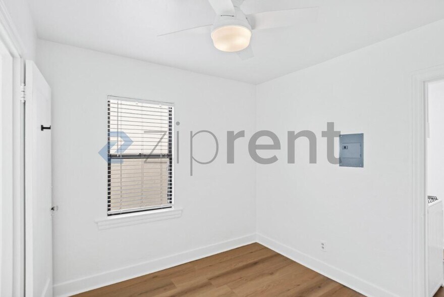 Building Photo - Unit 1