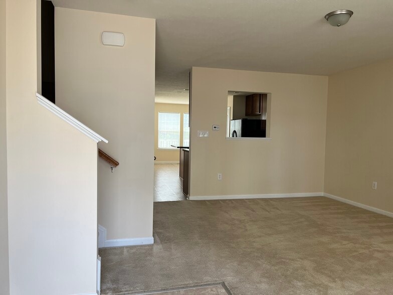 Building Photo - 325 Falcon Run