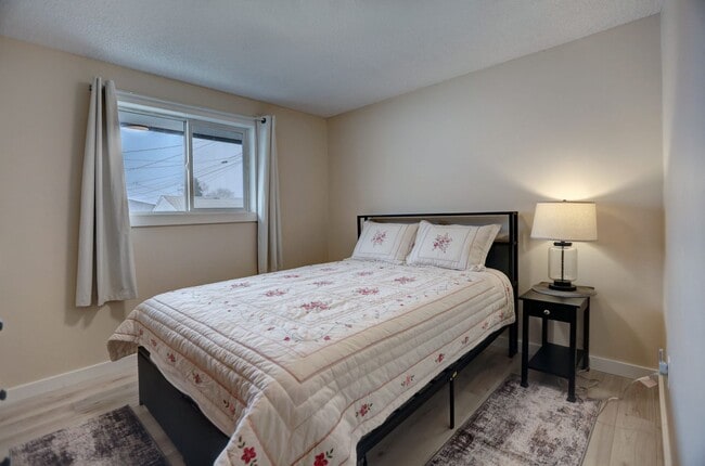 Building Photo - Prime North Spokane Location Near Providence Hospital