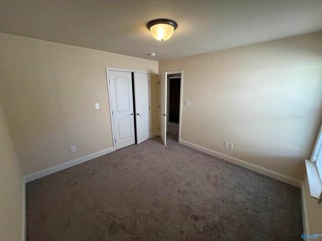 Building Photo - 29886 Park Hill Dr