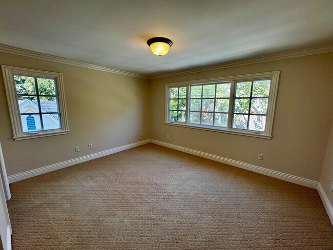 Building Photo - 1046 Byerley Ave