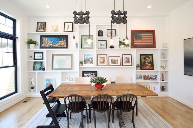 Building Photo - Beautiful, Custom-Built Pet-Friendly Lochlyn Hill Home