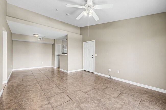 Building Photo - One bedroom condo with detached garage!