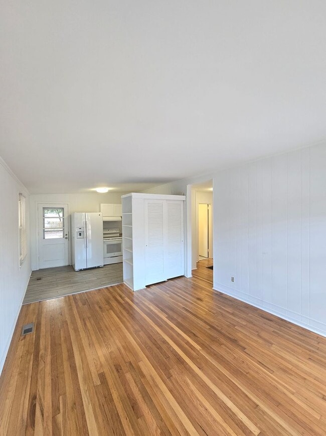 Building Photo - SUNSET PARK - **MOVE IN SPECIAL: $500 OFF ...