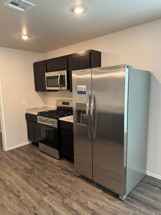 Building Photo - Now Pre-Leasing ? Stylish 3-Bedroom | 2-Bathroom Home in Shadow Valley